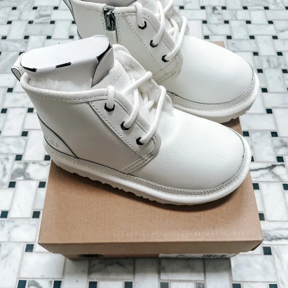 UGG Neumel II Toddler Boots | White Leather | Size 11 | Lace Up Zip | New in Box - Picture 3 of 6